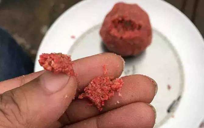 鱼饵烧手是怎么造成的